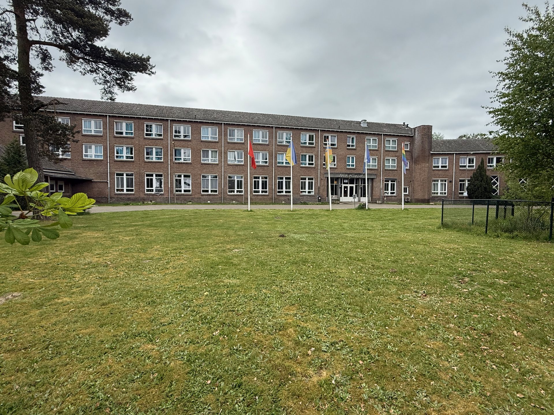Gebouw Maria Mediatrix aan de Bornerbroeksestraat in Borne